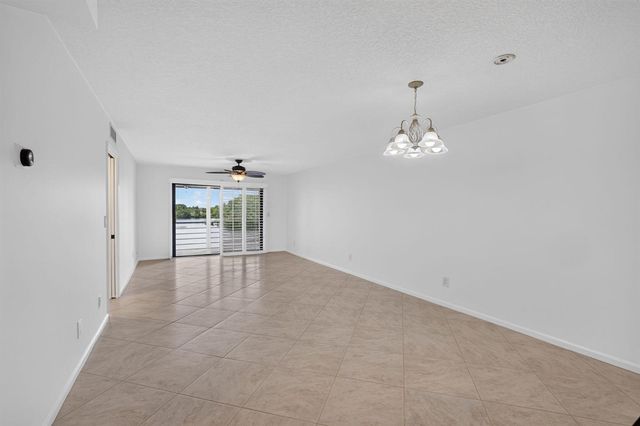 313 LAKE Circle 311, North Palm Beach, FL 33408