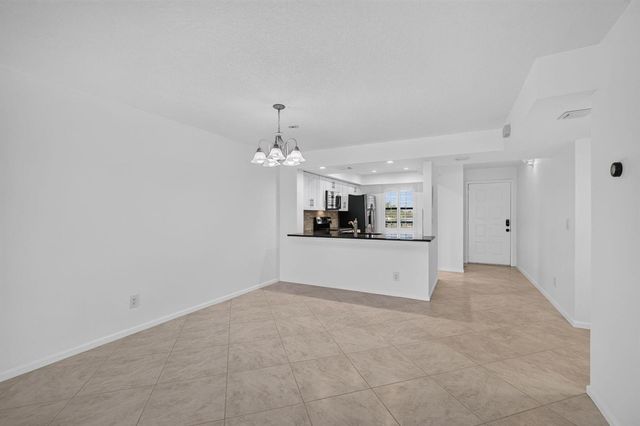 313 LAKE Circle 311, North Palm Beach, FL 33408