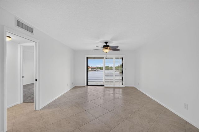 313 LAKE Circle 311, North Palm Beach, FL 33408