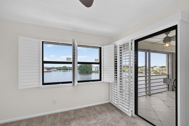 313 LAKE Circle 311, North Palm Beach, FL 33408