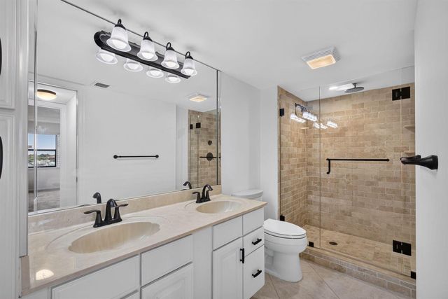 313 LAKE Circle 311, North Palm Beach, FL 33408