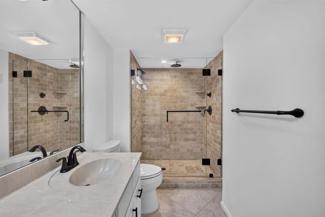 313 LAKE Circle 311, North Palm Beach, FL 33408