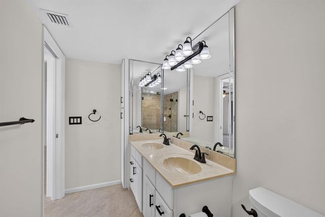 313 LAKE Circle 311, North Palm Beach, FL 33408