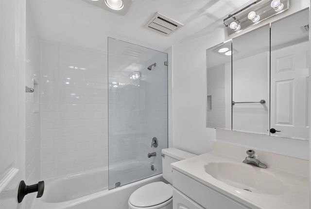 313 LAKE Circle 311, North Palm Beach, FL 33408