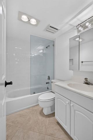 313 LAKE Circle 311, North Palm Beach, FL 33408