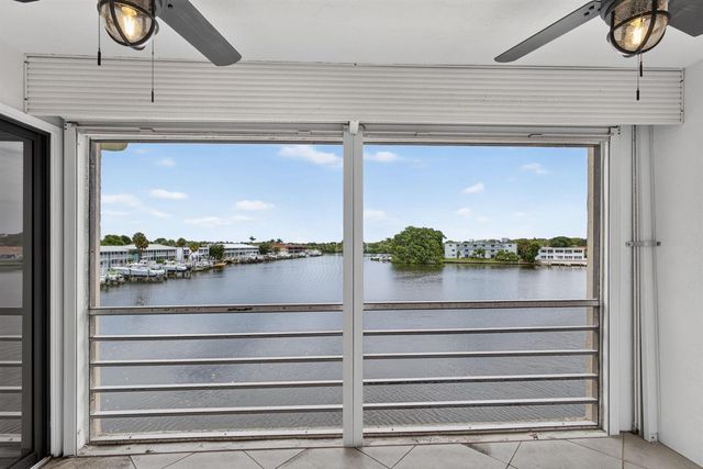 313 LAKE Circle 311, North Palm Beach, FL 33408