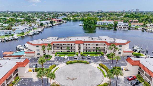 313 LAKE Circle 311, North Palm Beach, FL 33408
