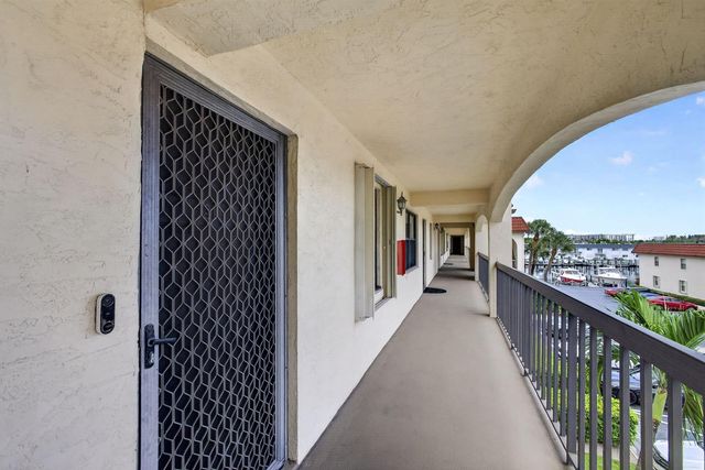 313 LAKE Circle 311, North Palm Beach, FL 33408