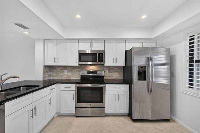 313 LAKE Circle 311, North Palm Beach, FL 33408