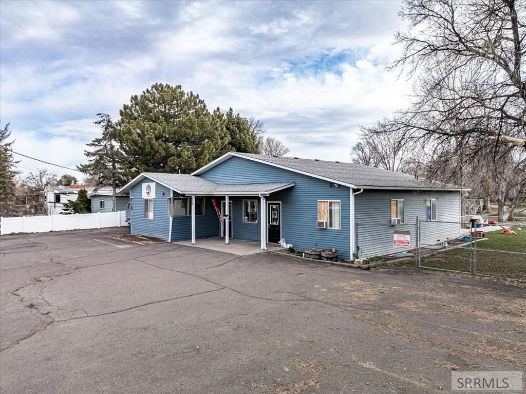 Image 2 of property listing at 844 Mckinley Avenue, Pocatello, ID 83201