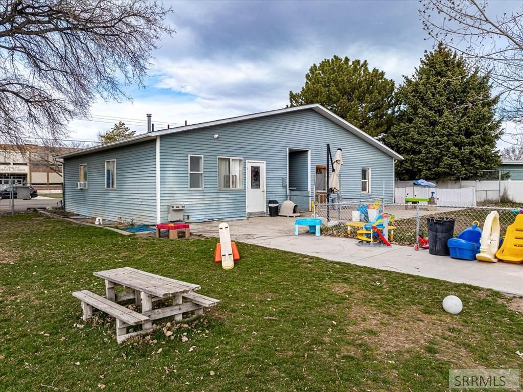 Image 5 of property listing at 844 Mckinley Avenue, Pocatello, ID 83201