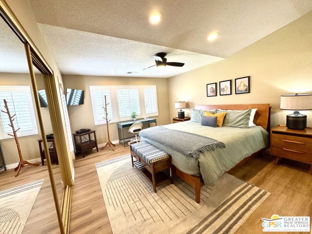 696 Vista Lago Circle, Palm Desert, CA 92211