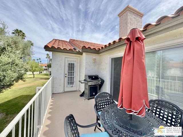 696 Vista Lago Circle, Palm Desert, CA 92211