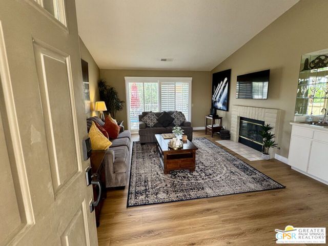 696 Vista Lago Circle, Palm Desert, CA 92211