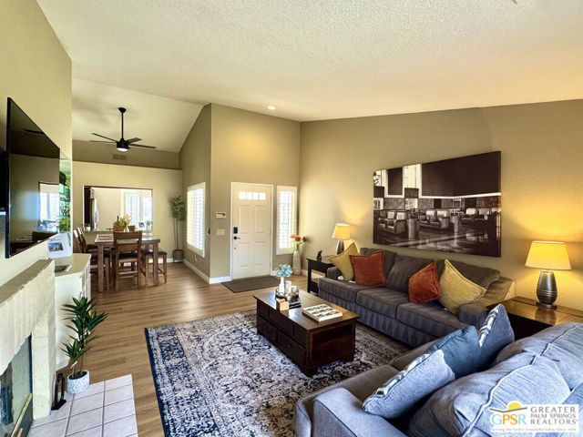 696 Vista Lago Circle, Palm Desert, CA 92211