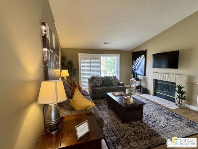 696 Vista Lago Circle, Palm Desert, CA 92211
