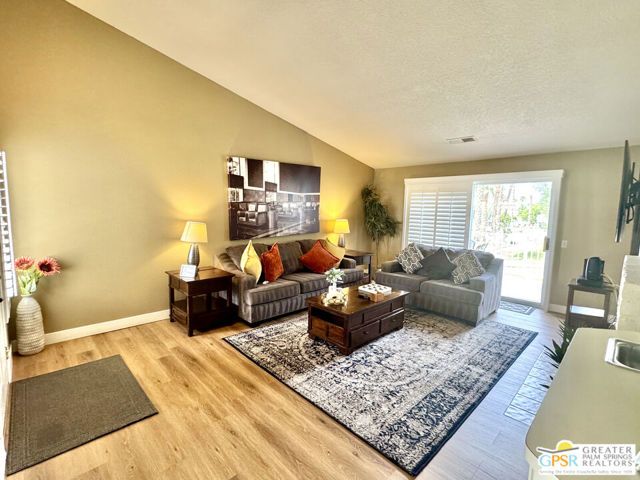 696 Vista Lago Circle, Palm Desert, CA 92211