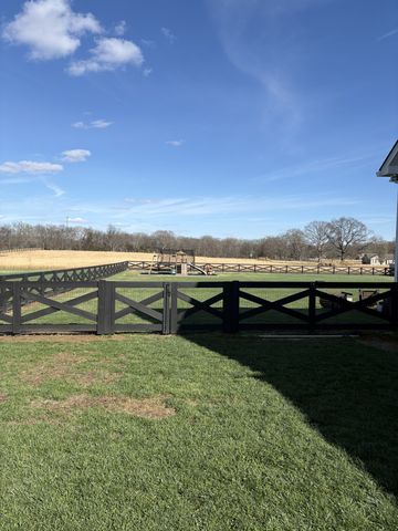 733 Jackson Rd, Portland, TN 37148