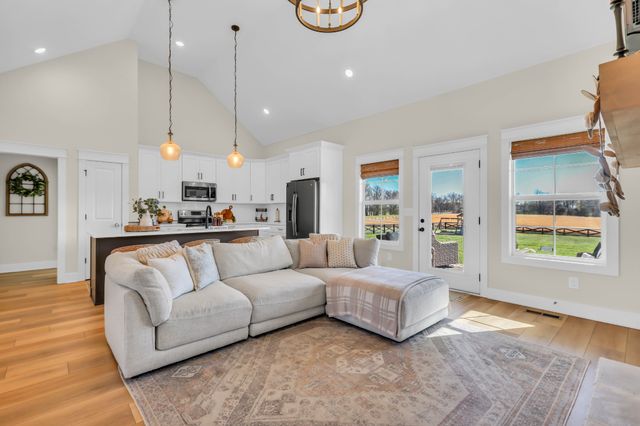 733 Jackson Rd, Portland, TN 37148