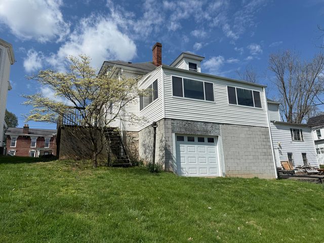 672 Higgins Avenue, Paris, KY 40361