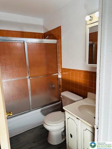 2731 Diane Boulevard, Hanover Twp, PA 18109