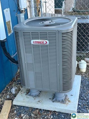 2731 Diane Boulevard, Hanover Twp, PA 18109