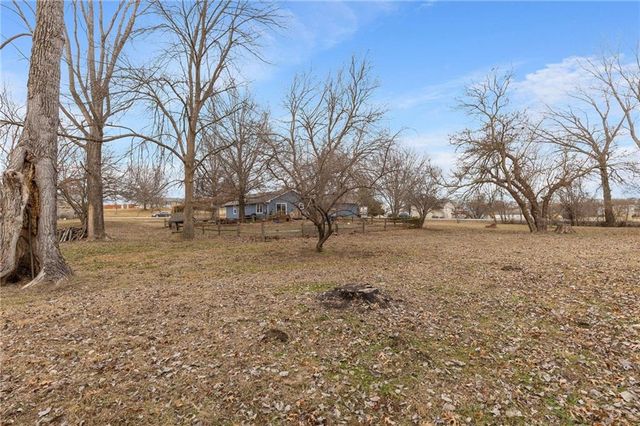 120 NW 191 Road, Warrensburg, MO 64093