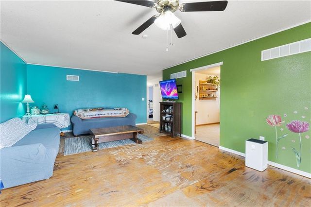 120 NW 191 Road, Warrensburg, MO 64093