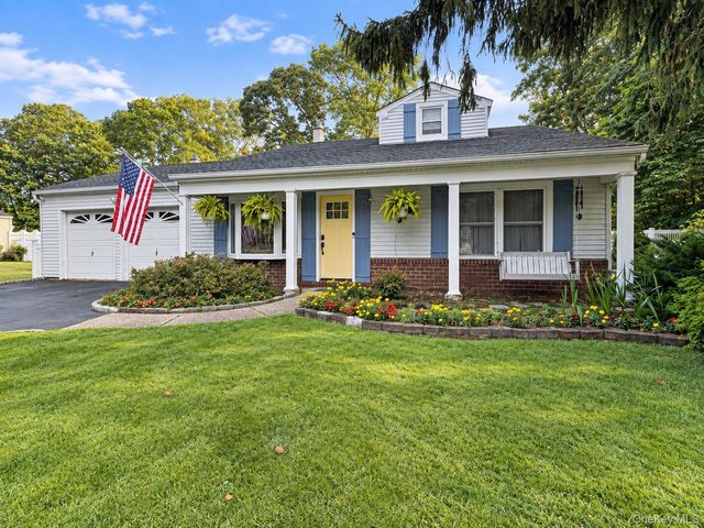 9 Sugarbush Lane, Coram, NY 11727
