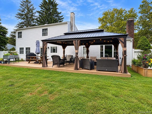 9 Sugarbush Lane, Coram, NY 11727