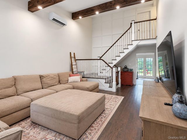 9 Sugarbush Lane, Coram, NY 11727