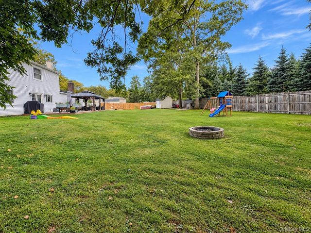 9 Sugarbush Lane, Coram, NY 11727