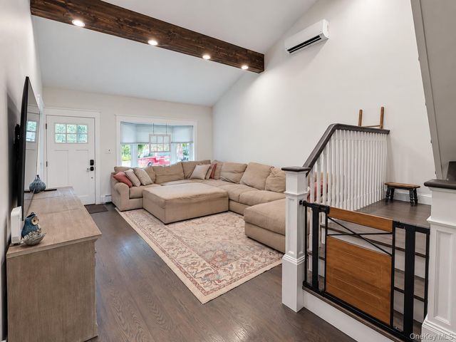 9 Sugarbush Lane, Coram, NY 11727