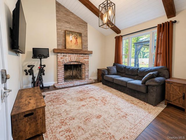 9 Sugarbush Lane, Coram, NY 11727