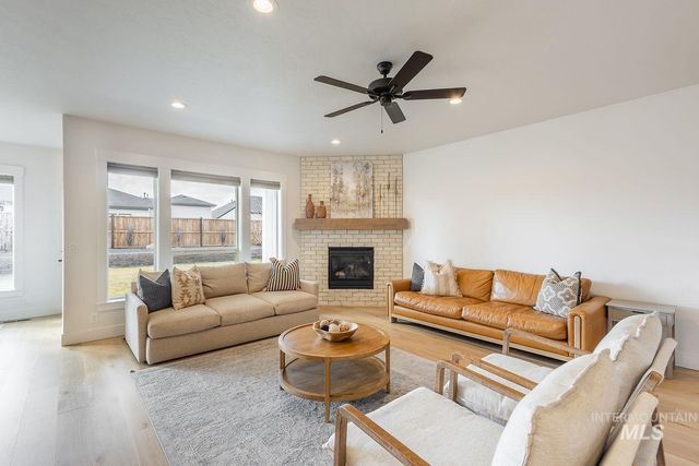 205 S Sunniva Ave, Kuna, ID 83634