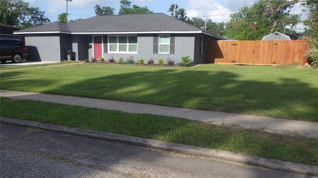 232 Birch Street, Lake Jackson, TX 77566