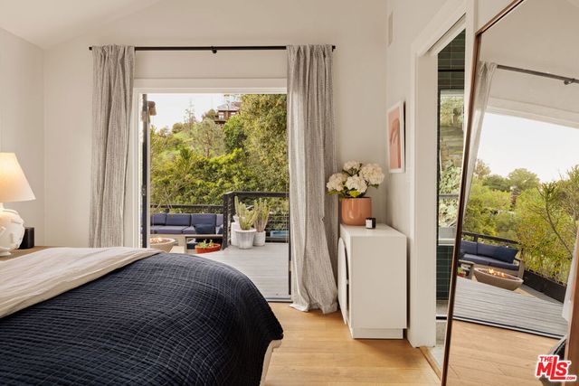 8556 Ridpath Drive, Los Angeles, CA 90046