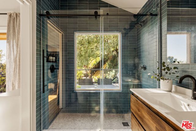 8556 Ridpath Drive, Los Angeles, CA 90046