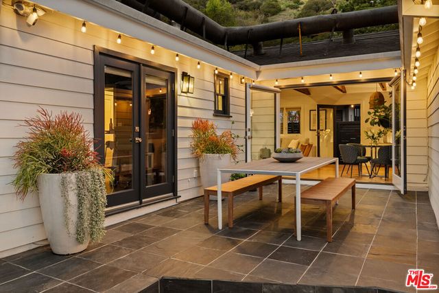 8556 Ridpath Drive, Los Angeles, CA 90046