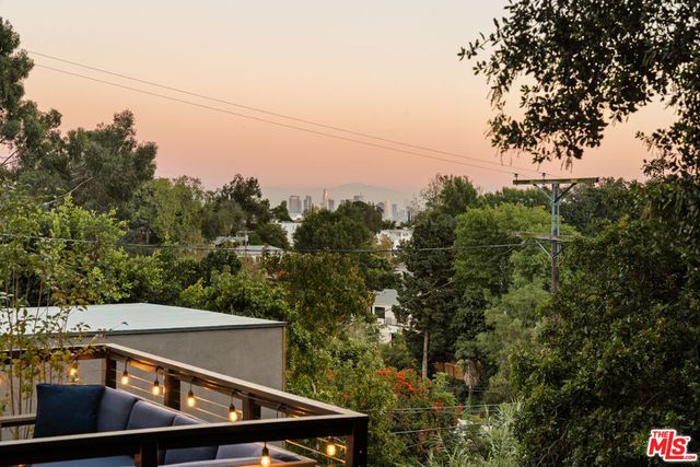 8556 Ridpath Drive, Los Angeles, CA 90046