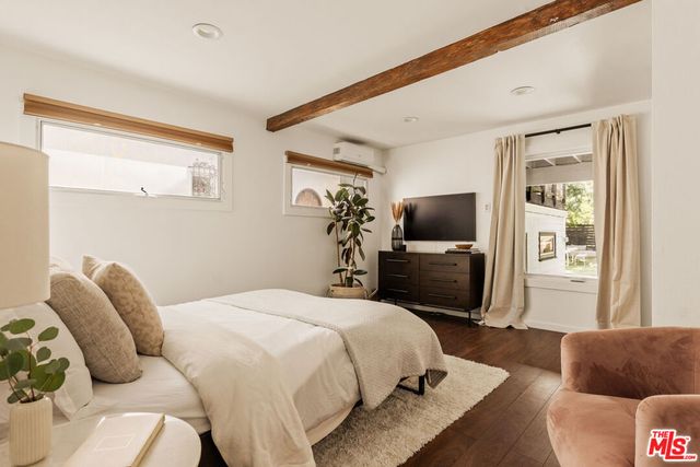 8556 Ridpath Drive, Los Angeles, CA 90046