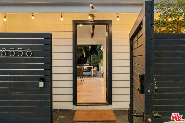 8556 Ridpath Drive, Los Angeles, CA 90046