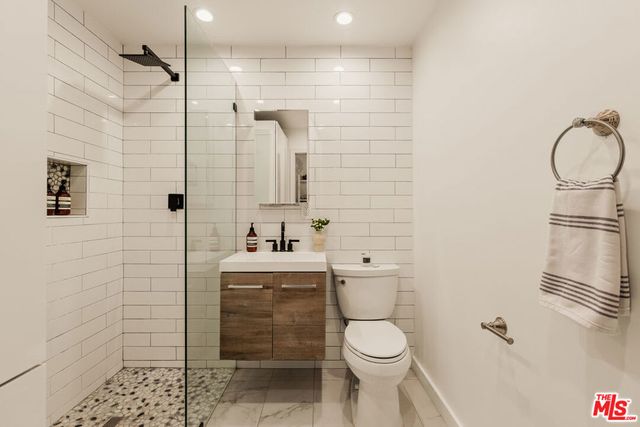 8556 Ridpath Drive, Los Angeles, CA 90046