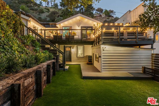 8556 Ridpath Drive, Los Angeles, CA 90046