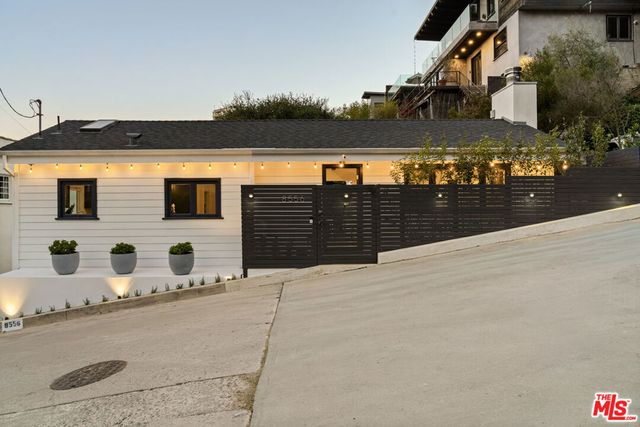 8556 Ridpath Drive, Los Angeles, CA 90046