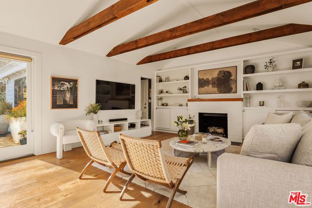 8556 Ridpath Drive, Los Angeles, CA 90046