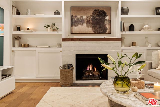 8556 Ridpath Drive, Los Angeles, CA 90046