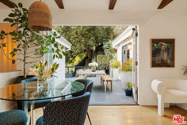 8556 Ridpath Drive, Los Angeles, CA 90046