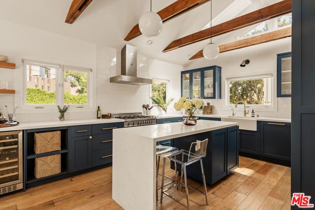 8556 Ridpath Drive, Los Angeles, CA 90046