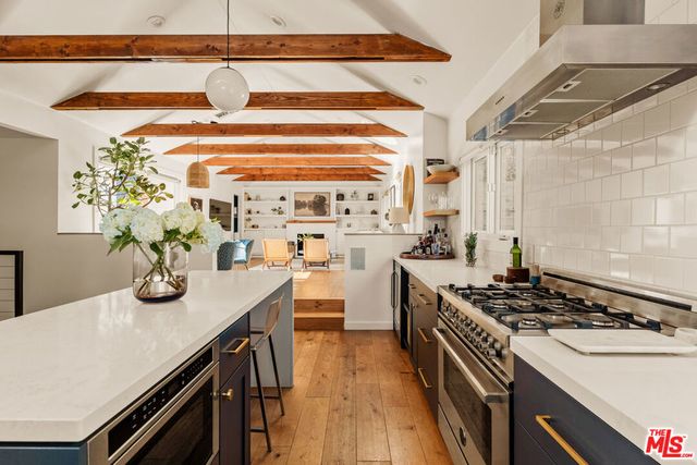 8556 Ridpath Drive, Los Angeles, CA 90046